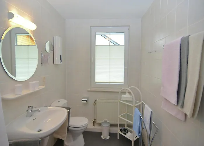 Modern In Schwalefeld With Garden