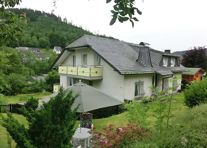 Modern In Schwalefeld With Garden 아파트